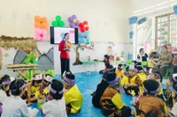 Ngoài tăng phụ cấp ưu đãi từ 45-80%, GV mầm non mong được xem xét hệ số lương