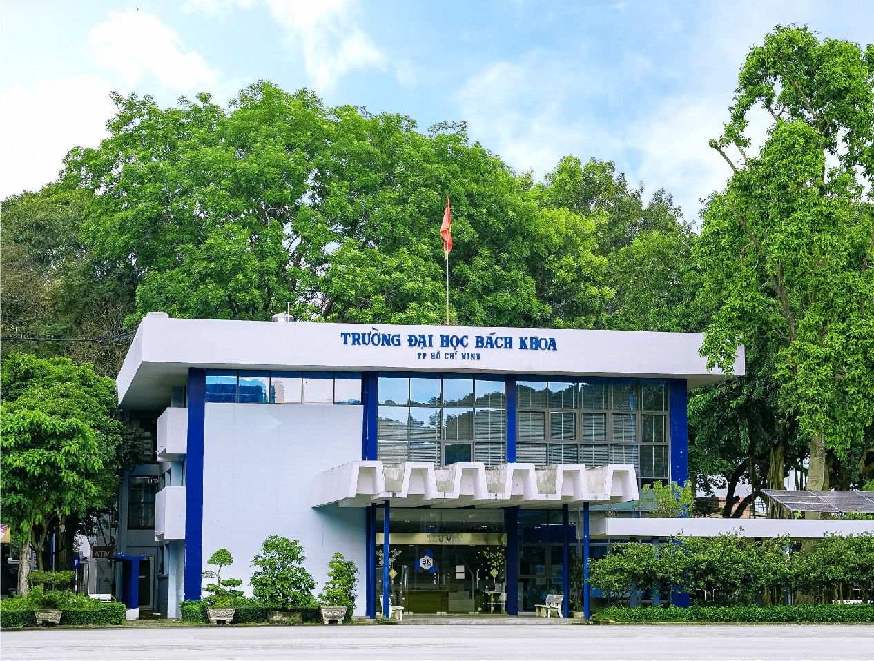 Trường Đại học Bách khoa - Đại học Quốc gia Thành phố Hồ Chí Minh là đơn vị có số lượng thành viên Hội đồng Giáo sư ngành, liên ngành nhiều nhất trong hệ thống Đại học Quốc gia Thành phố Hồ Chí Minh năm 2025. Trường Đại học Bách khoa - Đại học Quốc gia Thành phố Hồ Chí Minh là đơn vị có số lượng thành viên Hội đồng Giáo sư ngành, liên ngành nhiều nhất trong hệ thống Đại học Quốc gia Thành phố Hồ Chí Minh năm 2025.