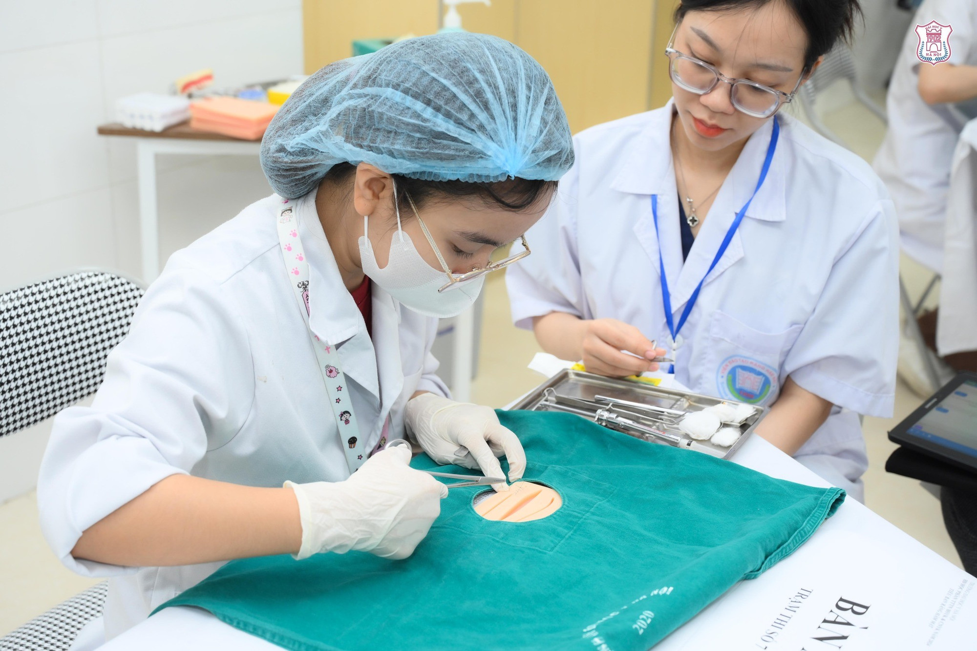 Sinh viên Trường Đại học Y Hà Nội trong kỳ thi tốt nghiệp (tháng 5/2024). Ảnh: Trường Đại học Y Hà Nội