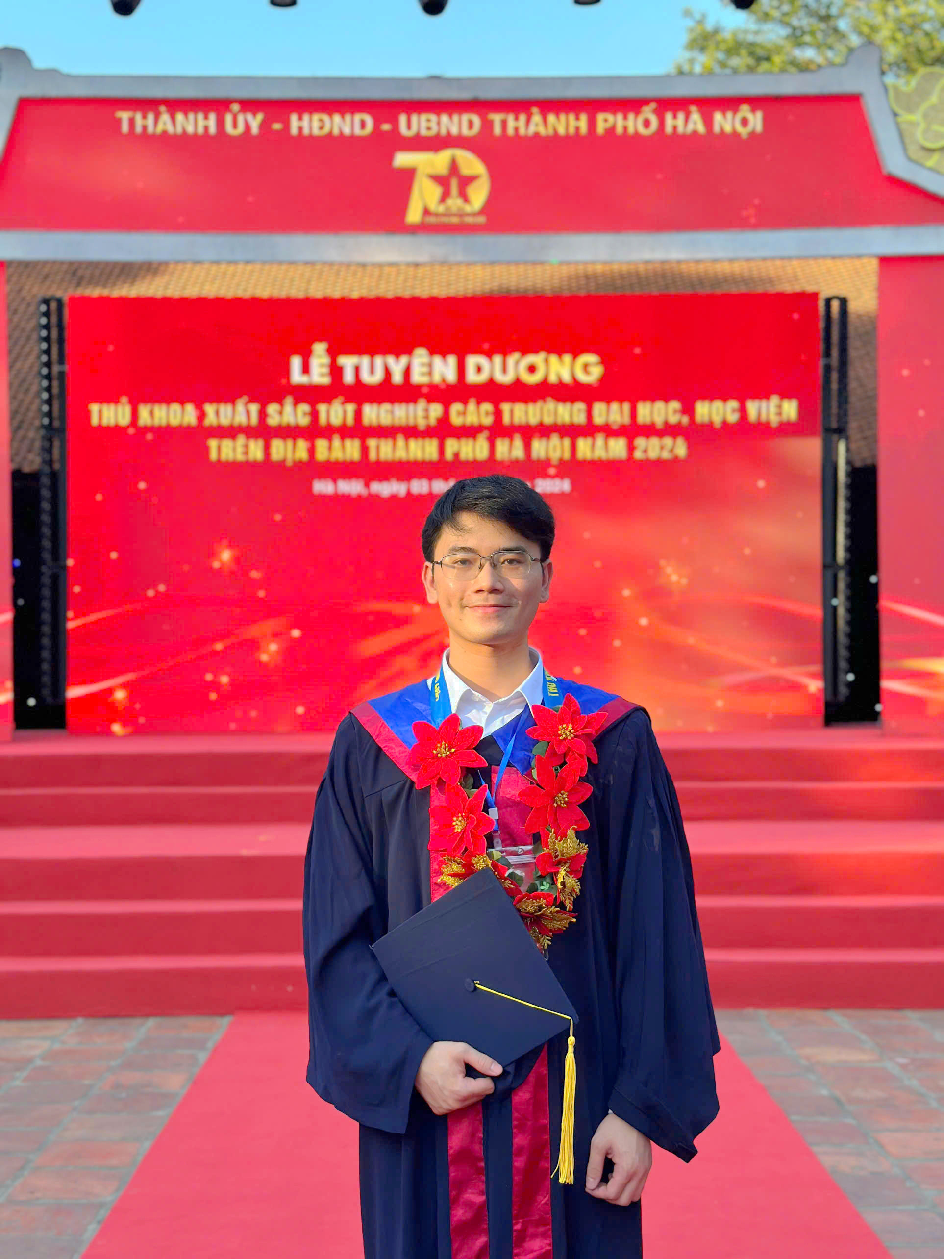 Em Mẫn Văn Tiến (ngành Bác sĩ Răng Hàm Mặt, khoa Răng Hàm Mặt) là thủ khoa tốt nghiệp của Trường Đại học Y Dược, Đại học Quốc gia Hà Nội. Ảnh: NVCC. 1728462154650.jpg