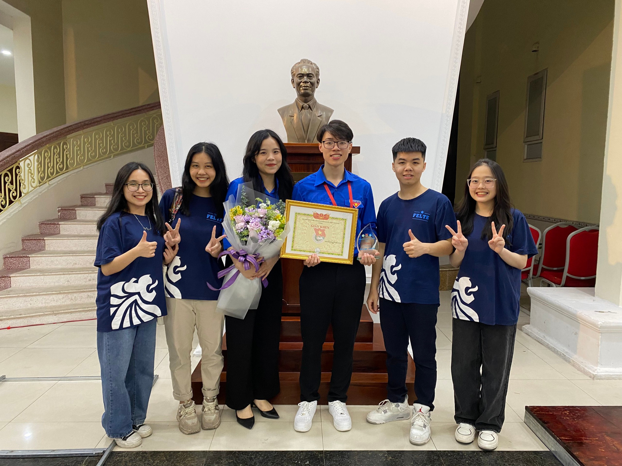 Khúc Nam Cường đạt giải Nhất cuộc thi Cán bộ Đoàn - Hội xuất sắc cấp Đại học Quốc gia Hà Nội lần thứ VIII năm 2023. (Ảnh: NVCC) 6. Giải Nhất cuộc thi Cán bộ Đoàn - Hội xuất sắc ĐHQGHN lần thứ VIII năm 2023.jpg