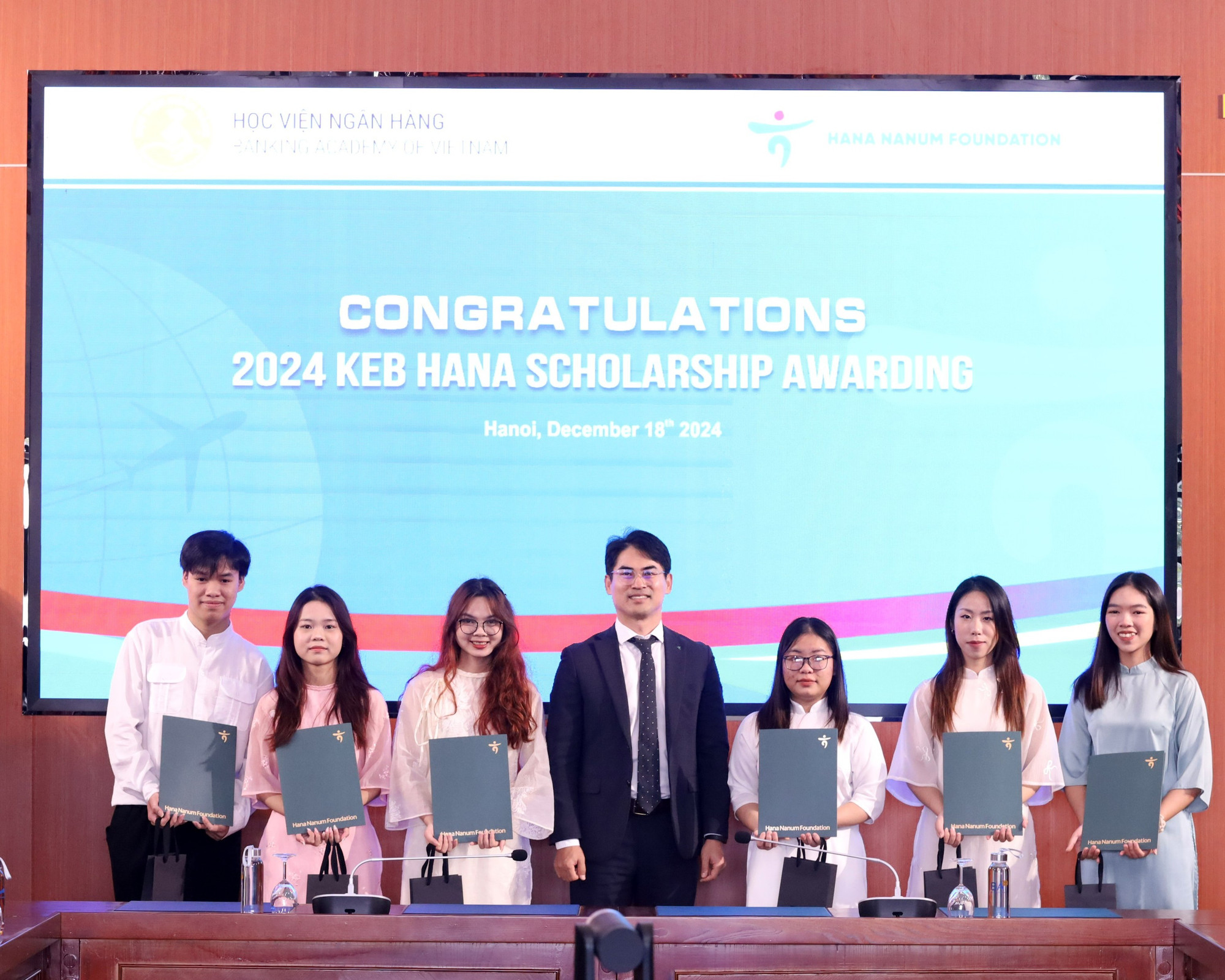 Học viện Ngân hàng triển khai đa dạng chương trình học bổng. Ảnh: website nhà trường 7014a739_IMG_0606.jpg