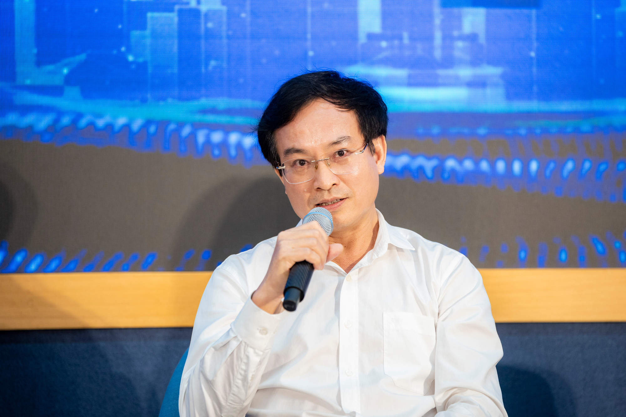 PGS.TS. Bùi Văn Huyền - Viện trưởng Viện Kinh tế - Xã hội - Môi trường, Học viện Chính trị quốc gia Hồ Chí Minh.JPG