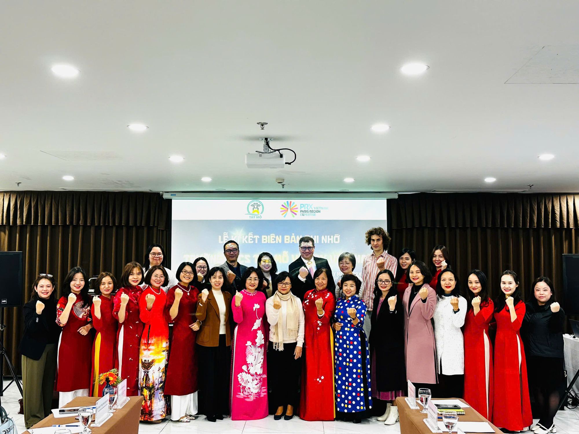 Trường Trung học cơ sở Tây Mỗ cam kết chung tay nhân rộng mô hình "Trường học không rác thải" tại Hà Nội. z6258603438100_871e00a2dd0f1904bb7fd99d38756571.jpg