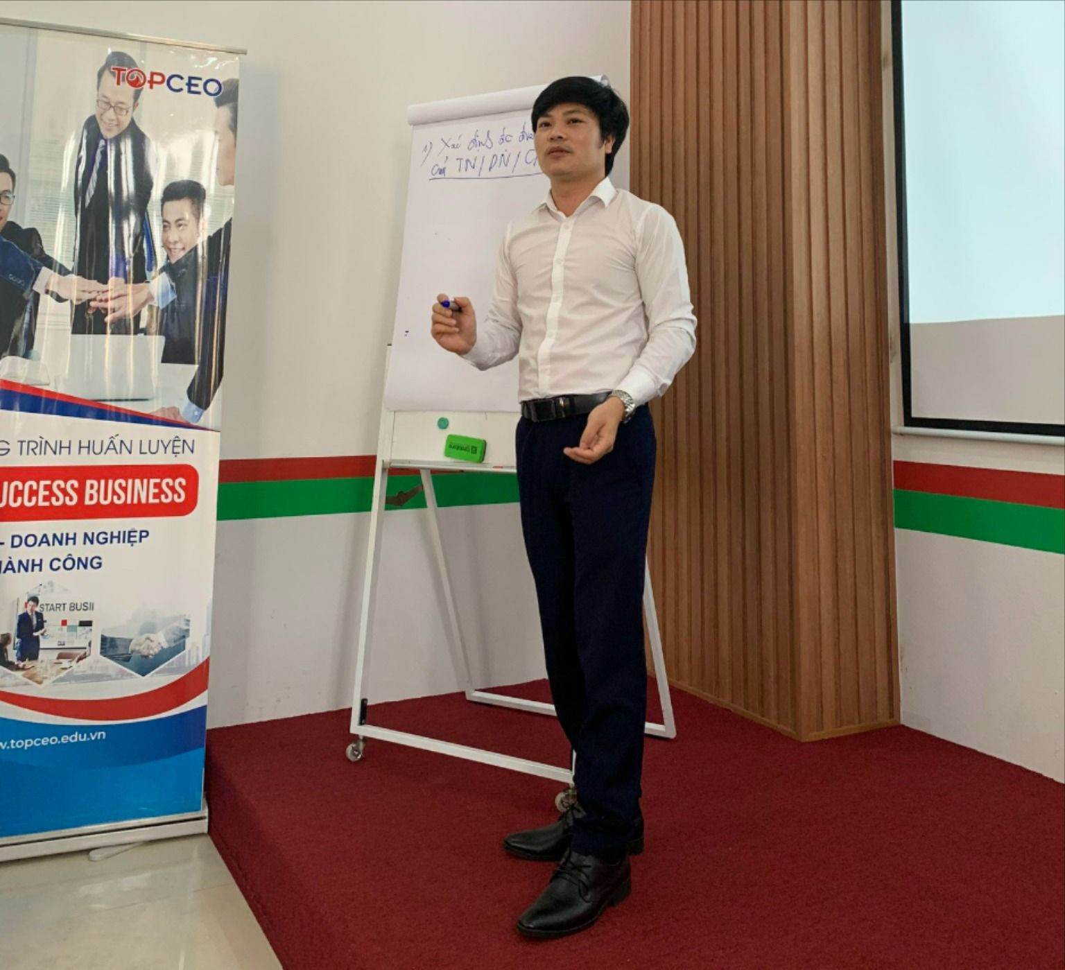 Anh Khánh khẳng định ngành Luật có cơ hội việc làm tương đối rộng mở, thu nhập hấp dẫn. (Ảnh: NVCC) anh-Khanh-1.jpg