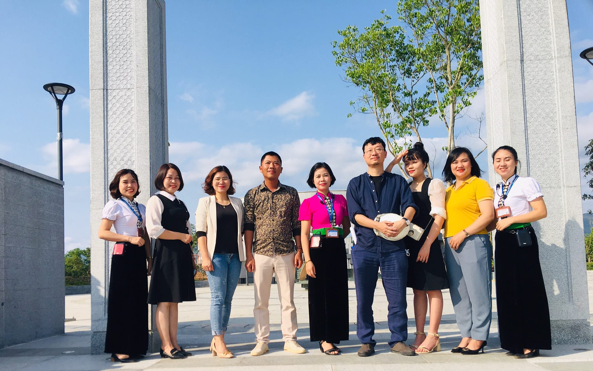 Thầy Hiếu cùng một số đồng nghiệp trên công trường Điện Biên. Cong-truong-dien-bien.jpg
