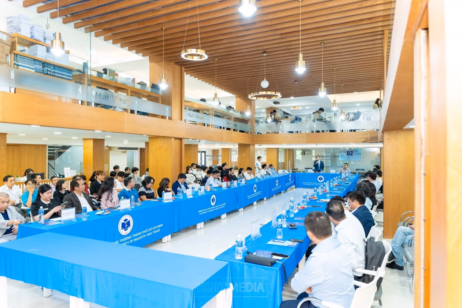 khoa-cong-nghe-thong-tin-truong-dai-hoc-cong-thuong-tphcm-ky-ket-hop-tac-voi-cac-doanh-nghiep-1.jpg