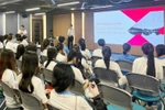 Sinh viên khoa Tài chính - Ngân hàng và Bảo hiểm, Trường Đại học Kinh tế - Kỹ thuật Công nghiệp trong một buổi hướng nghiệp. Ảnh: website nhà trường