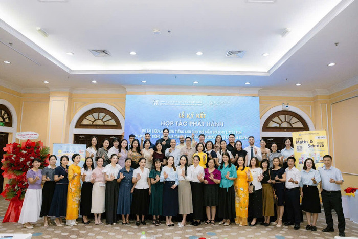 Các đại biểu chụp ảnh lưu niệm (Ảnh: LT) ky-ket-5.jpg