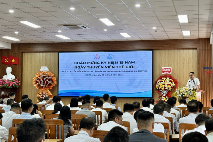 Phó Giáo sư, Tiến sĩ, Thuyền trưởng Nguyễn Viết Thành chia sẻ kinh nghiệm. anh-3-capt-thanh.jpg