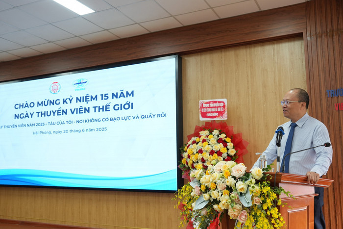 Ông Bùi Thiên Thu - Phó Cục trưởng Cục Hàng hải và Đường thủy Việt Nam phát biểu khai mạc chào mừng chuỗi sự kiện kỷ niệm Ngày Thuyền viên Thế giới năm 2025. picture1.jpg