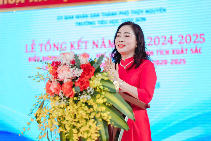 Cô Nguyễn Thị Lan Hương – Bí thư Chi bộ, Hiệu trưởng Trường Tiểu học Thủy Sơn. be635ccf2488a8d6f199.jpg