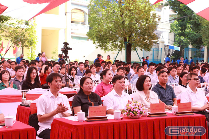 Các đại biểu tham dự chuyên đề (Ảnh: LT) gdvn-thpt-tran-nguyen-han-7.jpg