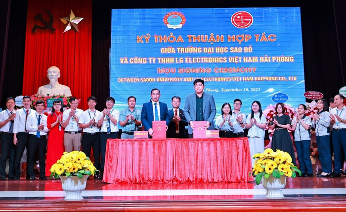 Trường Đại học Sao Đỏ ký thỏa thuận hợp tác với Công ty Trách nhiệm hữu hạn LG Electronics Việt Nam Hải Phòng. picture5.jpg