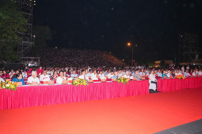 Các đại biểu tham dự buổi lễ. 1210-khaihoi1638959002980703536.jpg