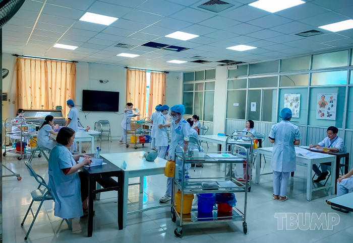 Sinh viên thi thực hành tại Khoa Điều dưỡng, Trường Đại học Y Dược Thái Bình. Ảnh: website nhà trường g-1.jpg
