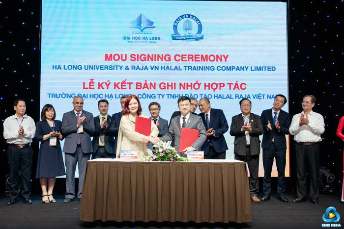 Lễ ký kết hợp tác giữa Trường Đại học Hạ Long và Công ty Trách nhiệm hữu hạn Đào tạo Halal Raja Việt Nam. Ảnh: NTCC dhhl-2025-3.jpg