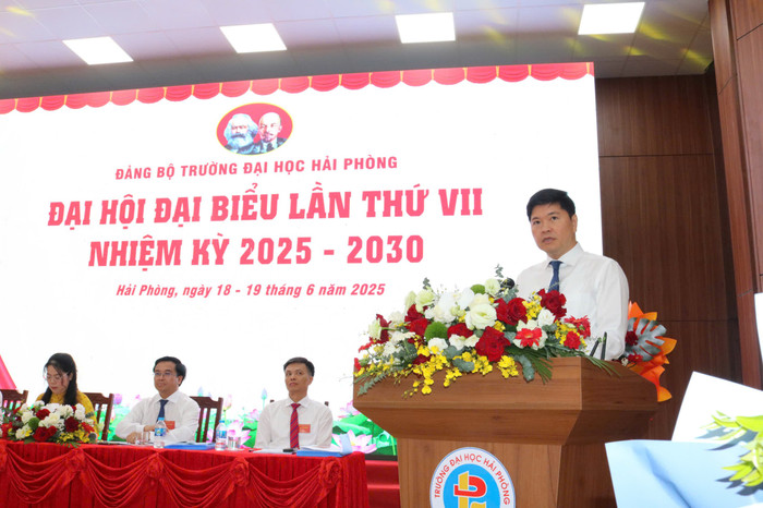 ông Hoàng Minh Cường, Phó chủ tịch Ủy ban nhân dân thành phố Hải Phòng phát biểu tại Đại hội. z6722399247920-d5a4ab4df0117c4134b685622c4e6209.jpg