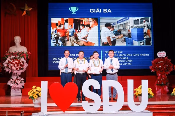 Công trình của giảng viên khoa Cơ Khí đạt giải Ba.