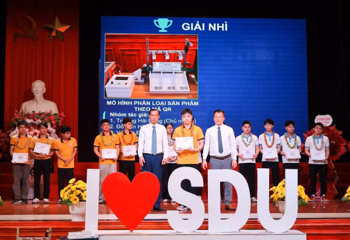 Hội thi Sáng tạo khoa học và công nghệ: Đòn bẩy chuyển đổi số, ứng dụng thực tiễn tại Đại học Sao Đỏ ảnh 17