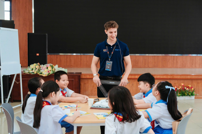 Học sinh hứng thú với phương pháp giảng dạy trực quan, sinh động. 9c1119a2-eb1a-4e46-a7bb-bec850e32dad.jpg