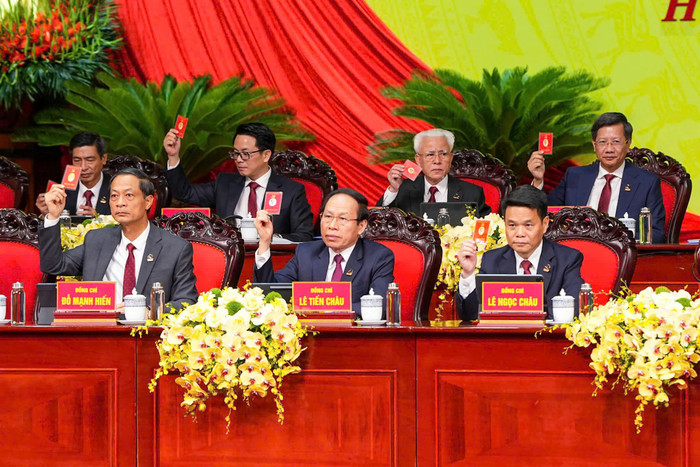 Các đại biểu biểu quyết tại phiên làm việc thứ nhất (Ảnh: Đàm Thanh) dh-hp-2.jpg