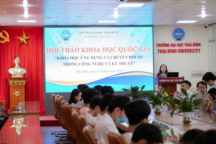 Trường Đại học Thái Bình tổ chức nhiều hội thảo chuyên ngành để sinh viên có cơ hội cọ xát. Ảnh: NTCC 1-20250718110522-e.jpg