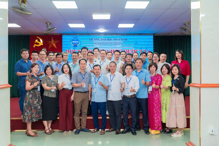Nhà trường thường xuyên tổ chức hội thảo để kết nối các doanh nghiệp, mở rộng cơ hội thực hành cho sinh viên. Ảnh: NTCC tbu-cntt-2.jpg