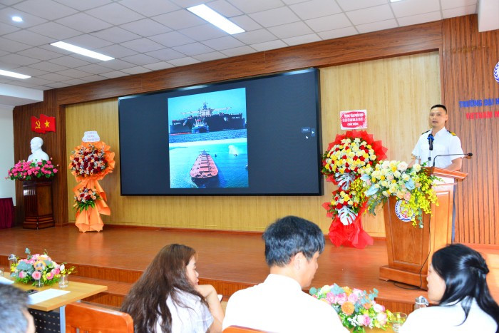 Thuyền trưởng Hoàng Thanh Sơn chia sẻ kinh nghiệm. 700-dsc-3250.jpg