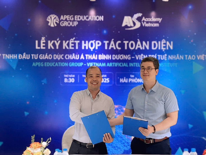 Lãnh đạo 2 đơn vị ký kết hợp tác toàn diện (Ảnh: LT) img-20250809-205711.jpg