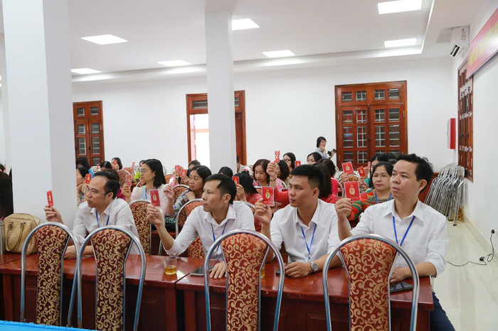 Các đại biểu biểu quyết tại đại hội (Ảnh: Minh Ngọc) 78ca929e-1694-4f05-8ada-9f0dd344f342.jpg