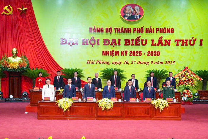 Đoàn chủ tịch tại Đại hội Đảng bộ thành phố Hải Phòng lần thứ I (Ảnh: HP) dai-hoi-1.jpg