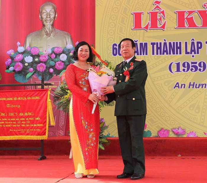 Cô Trần Thị Thúy Nga - Hiệu trưởng Trường Trung học cơ sở An Dương (phường An Dương, Hải Phòng). Ảnh: An ninh Hải Phòng day-2buoi-3.jpg