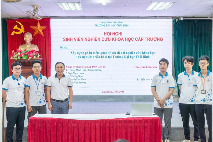 Sinh viên Trường Đại học Thái Bình tham gia hội nghị nghiên cứu khoa học cấp trường. Ảnh: NTCC tbu-nganh-3.jpg