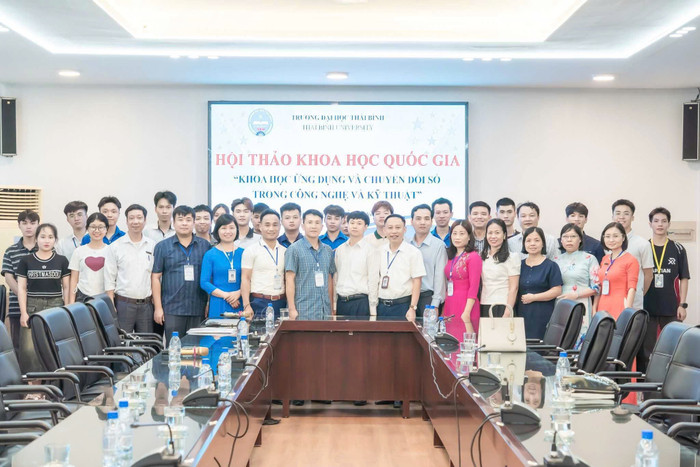 Trường Đại học Thái Bình thường xuyên tổ chức hội thảo về ứng dụng công nghệ thông tin và chuyển đổi số. Ảnh: NTCC tbu-nganh-1.jpg