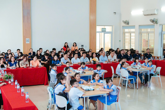 Buổi sinh hoạt chuyên đề là cơ hội để các thầy cô giáo giao lưu, học hỏi kinh nghiệm và nâng cao năng lực chuyên môn. 2e1d8d66-1406-409c-9f66-fc957e286d00.jpg