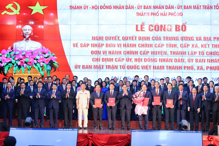 Thủ tướng Phạm Minh Chính dự lễ công bố hợp nhất Hải Phòng – Hải Dương. Ảnh: CTV sap-nhap-hp-7.jpg