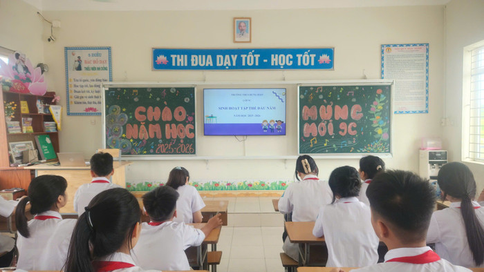 Một tiết học của học sinh Trường Trung học cơ sở Hưng Đạo (Đông Triều, Quảng Ninh) trong ngày tựu trường. Ảnh: website nhà trường 537735335-1067081452074540-322743719138006771-n.jpg