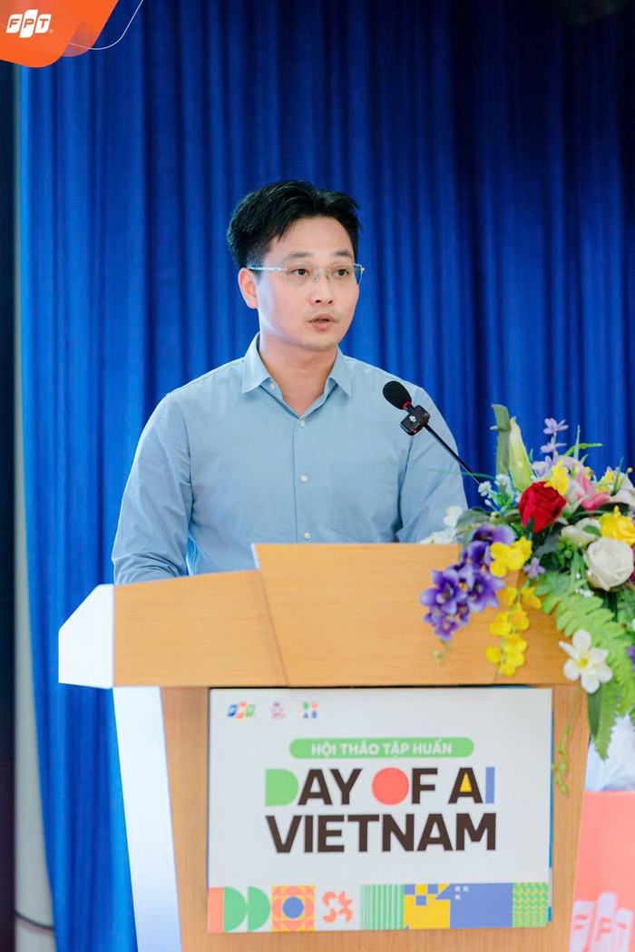 Tiến sĩ Phạm Hồng Khoa - Phó hiệu trưởng Trường Trung học cơ sở và Trung học phổ thông FPT Hải Phòng phát biểu tại hội thảo (Ảnh: CTV) tap-huan-ai-4.jpg