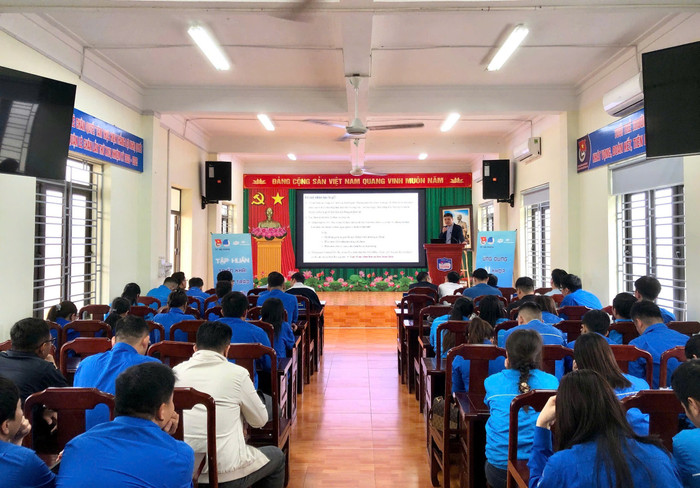 Tập huấn triển khai phong trào “Bình dân học vụ số” tại quận Lê Chân, Hải Phòng. Ảnh: haiphong.gov.vn hp-chuyen-doi-so-2.jpg
