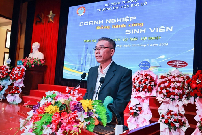 Ông Phạm Ngọc Thôi - Phó Tổng Giám đốc Công ty Trách nhiệm hữu hạn Điện lực Jaks Hải Dương phát biểu tại chương trình. picture2.jpg