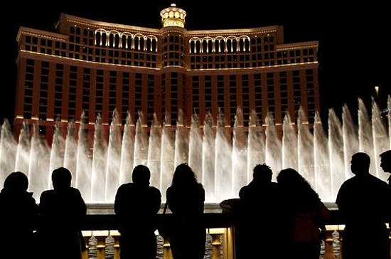 Bellagio Las Vegas, Mỹ Diện tích: 14.415 m2 Số máy chơi bài: 2.449 Số trò chơi: 207 Số nhà hàng và quầy bar: 20 Số phòng khách sạn: 3.933 Tọa lạc ở Las Vegas Strip, Bellagio là thành viên của Hiệp hội các khách sạn hàng đầu thế giới. Tổ hợp sòng bạc và khách sạn thuộc sở hữu của tập đoàn MGM Mirage này mở cửa vào năm 1995. Đây cũng được xem là nơi lý tưởng cho việc tổ chức các sự kiện và hội nghị. Ảnh: Getty Bellagio Las Vegas, Mỹ Diện tích: 14.415 m2 Số máy chơi bài: 2.449 Số trò chơi: 207 Số nhà hàng và quầy bar: 20 Số phòng khách sạn: 3.933 Tọa lạc ở Las Vegas Strip, Bellagio là thành viên của Hiệp hội các khách sạn hàng đầu thế giới. Tổ hợp sòng bạc và khách sạn thuộc sở hữu của tập đoàn MGM Mirage này mở cửa vào năm 1995. Đây cũng được xem là nơi lý tưởng cho việc tổ chức các sự kiện và hội nghị. Ảnh: Getty