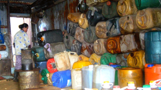 Kho chứa xăng của bà Hà.