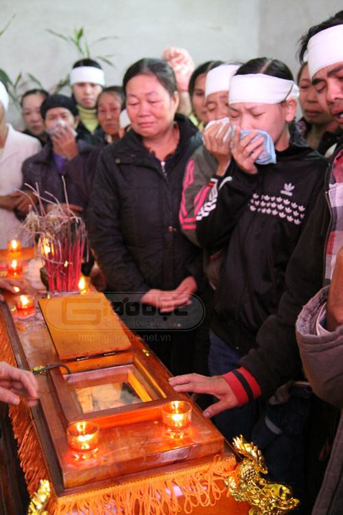 Điều đau xót càng nhân lên bội phần khi mà chị Quỳnh đang mang thai cháu thứ hai mới được 3 tháng. Điều đau xót càng nhân lên bội phần khi mà chị Quỳnh đang mang thai cháu thứ hai mới được 3 tháng.