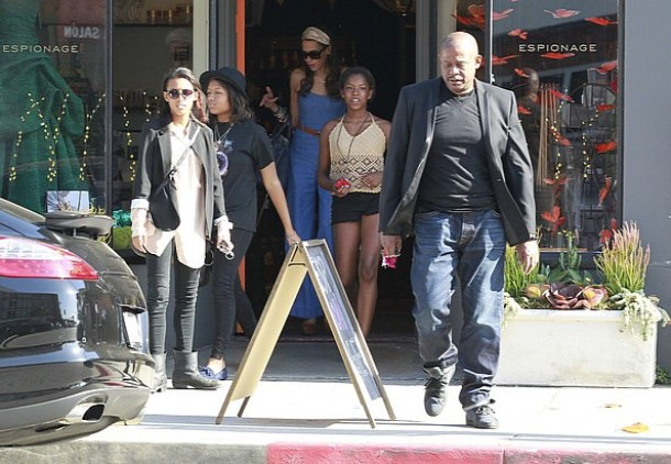 Những người nổi tiếng như Forest Whitaker thường bị mất đi sự riêng tư của chính mình. Những người nổi tiếng như Forest Whitaker thường bị mất đi sự riêng tư của chính mình.