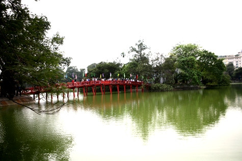 Hà Nội hôm nay nhiệt độ cao nhất sẽ chỉ còn là 30 độ C. (Ảnh NP)