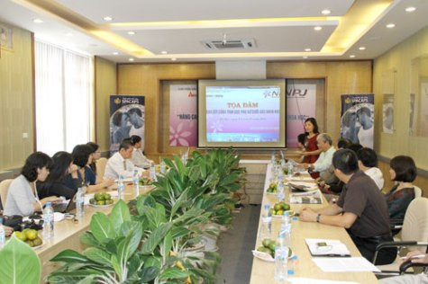 Các chuyên gia tham dự buổi tọa đàm. Các chuyên gia tham dự buổi tọa đàm.