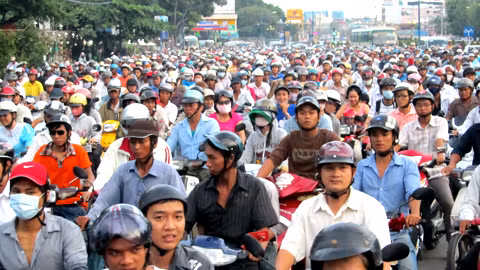 Nhường đường là giải pháp để hết ùn tắc