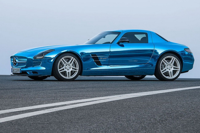 Mức giá cơ bản được Mercedes-Benz đưa ra cho SLS AMG Coupe Electric Drive tại thị trường Đức là từ 416.500 Euro – tương đương 536.200 USD. Mức giá này cao hơn nhiều so với mức giá 204.680 Euro của chiếc SLS AMG GT Mức giá cơ bản được Mercedes-Benz đưa ra cho SLS AMG Coupe Electric Drive tại thị trường Đức là từ 416.500 Euro – tương đương 536.200 USD. Mức giá này cao hơn nhiều so với mức giá 204.680 Euro của chiếc SLS AMG GT
