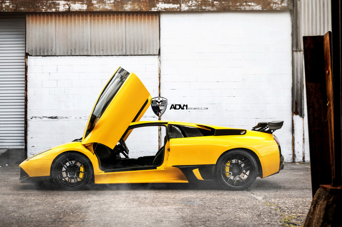 Sự thay đổi của Lamborghini Murcielago là ở phần cản trước bên hông và một bộ la- zăng mới,...